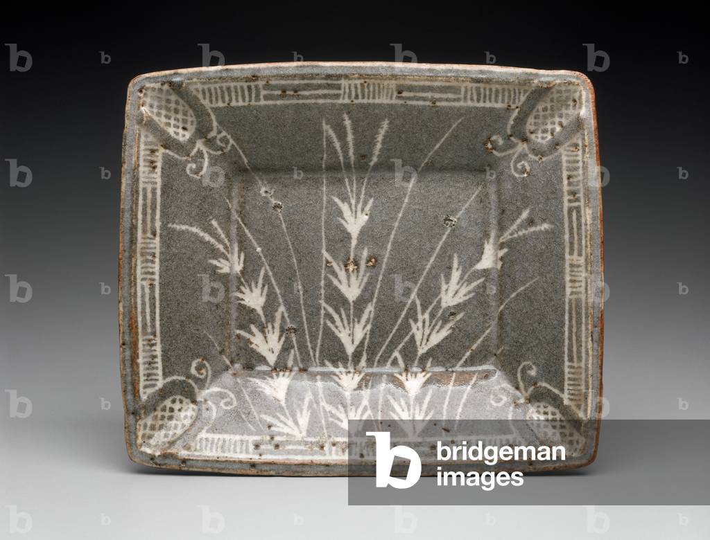 Plaque-style dish with design of grasses, 16th-17th century (stoneware with iron slip & feldspathic glaze)