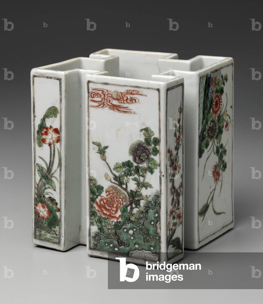 Brush holder in the form of a Buddhist swastika (porcelain)