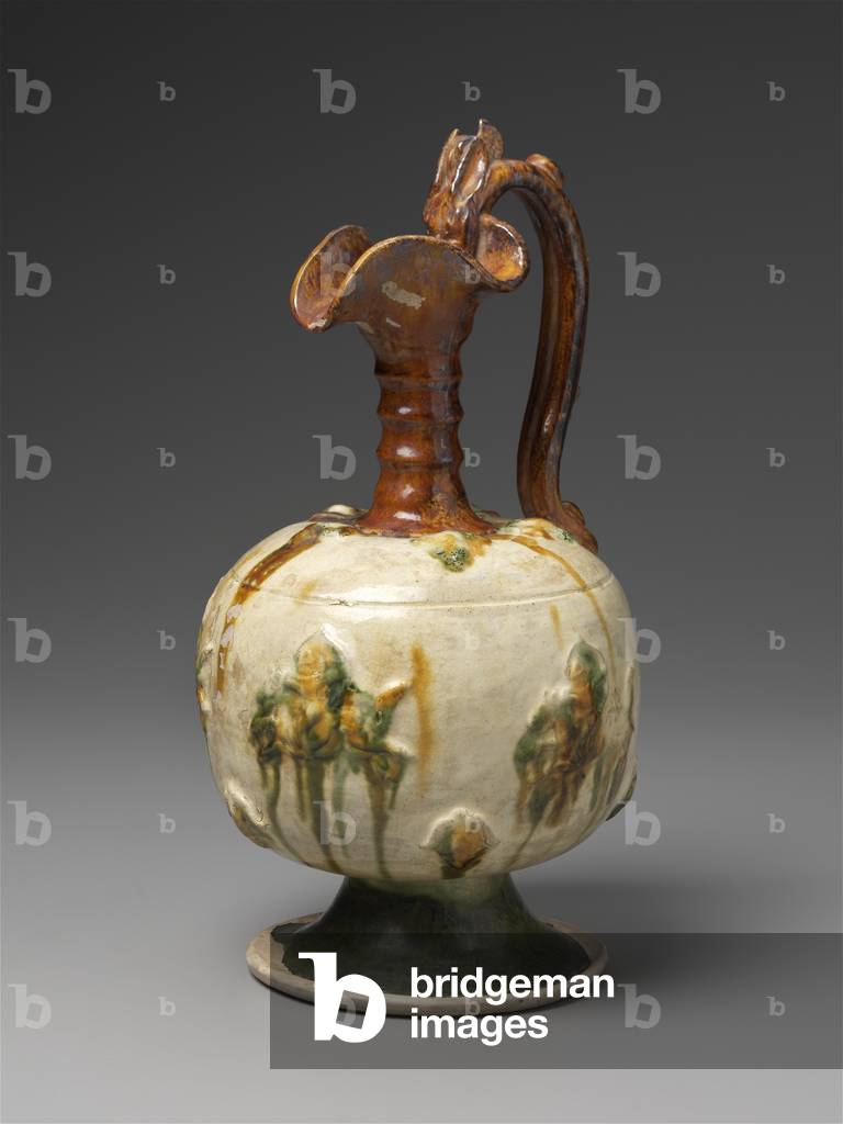Ewer with molded equestrian archer design decorated with three-color (sancai) decoration (glazed stoneware)