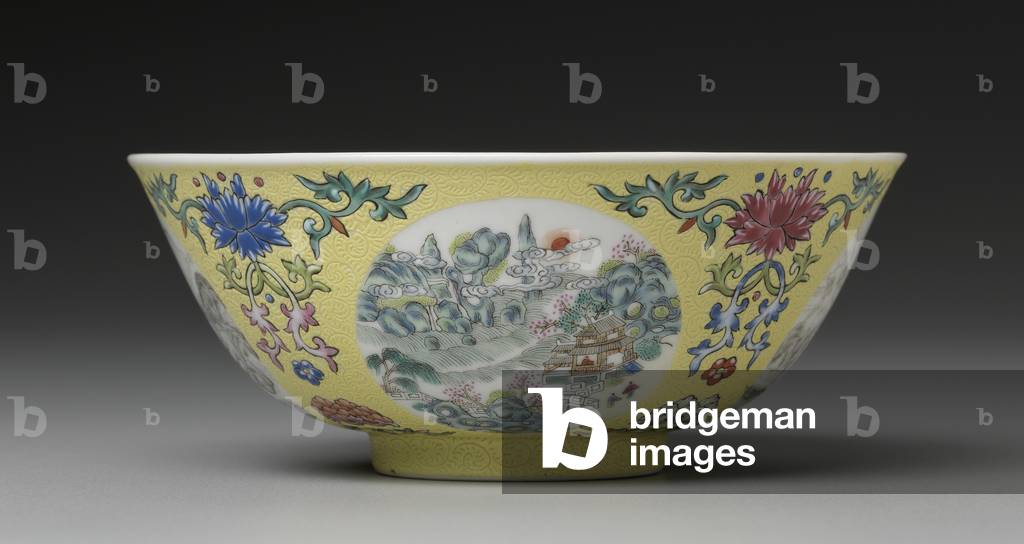 Bowl with blue-and-white interior decoration and famille rose (fencai) exterior decoration (porcelain)