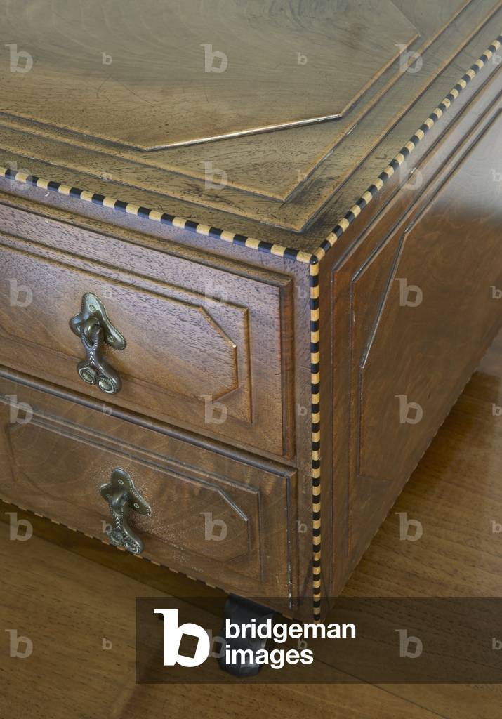 Detail, small four drawer chest in Walnut with ebony and cherry inlay, private house, Grantchester, Cambridgeshire, UK, 2014 (photo)