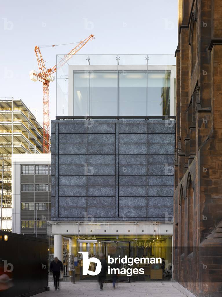 New extension and front entrance of the John Rylands Library (photo)