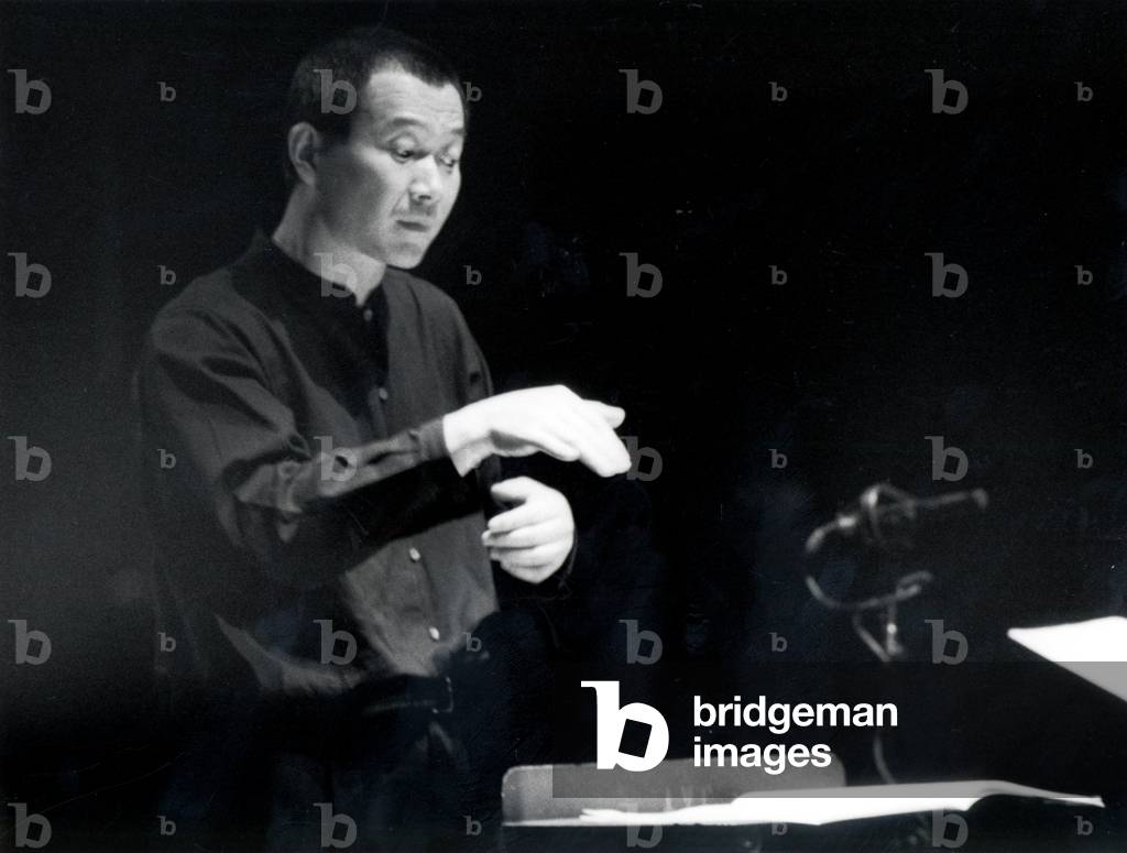 Tan Dun conducting, 1996 (photo)
