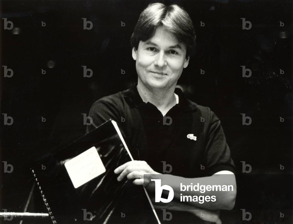 Esa-Pekka Salonen with score, 2001 (photo)