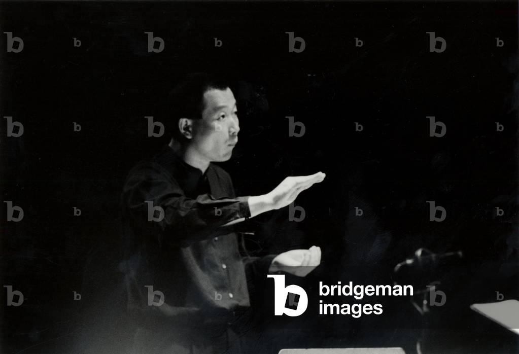 Tan Dun conducting, 1996 (photo)