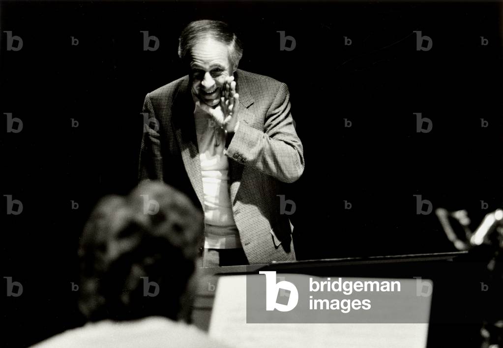 Boulez Pierre rehearsing 'Pierrot', 1987 (photo)