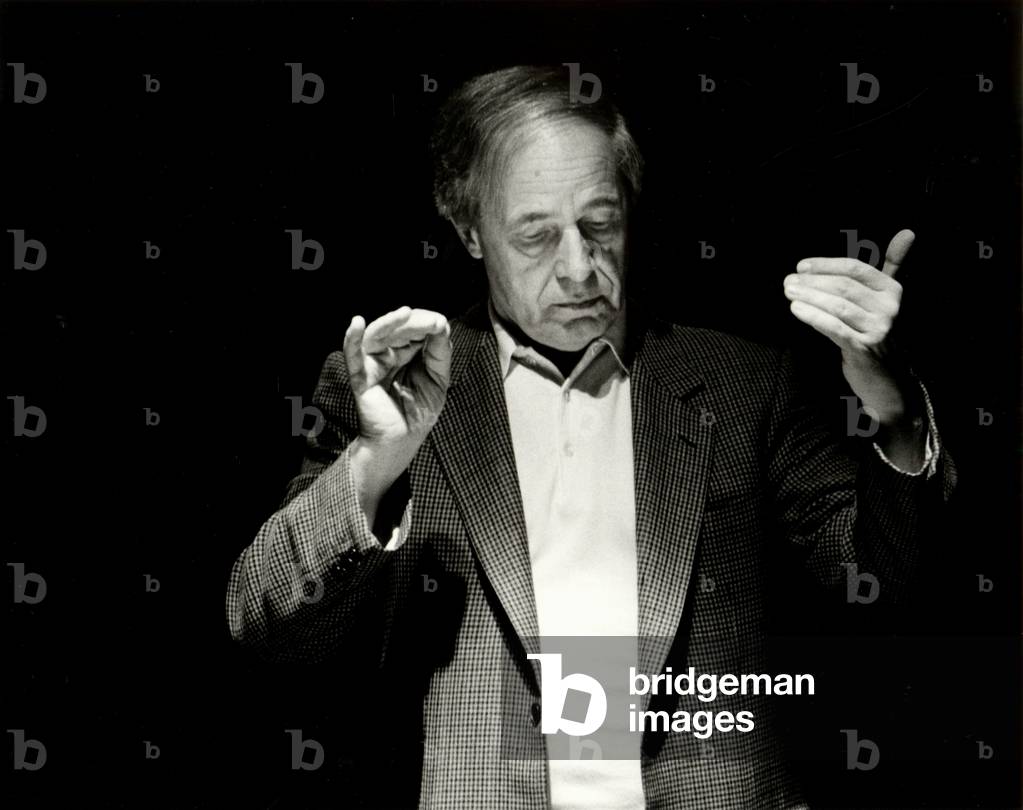 Boulez Pierre conducting, 1987 (photo)