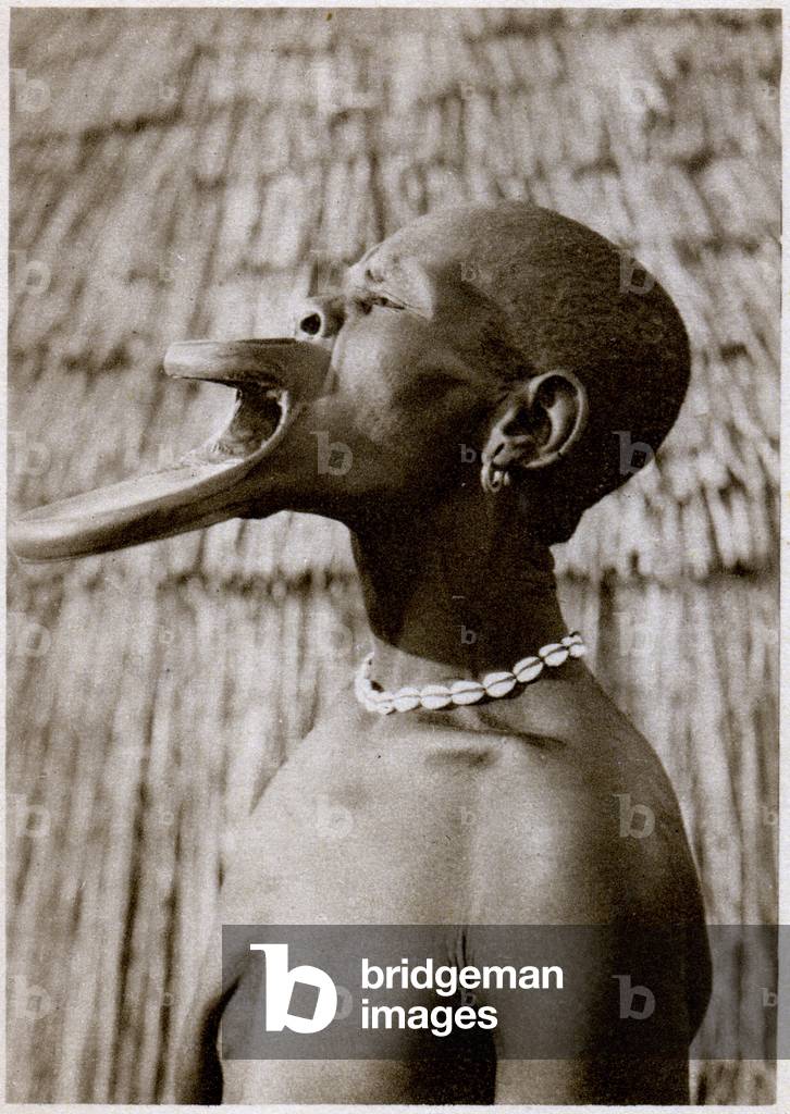 Geography. Chad. Woman of the Sara People wearing a lip plate. Photo for the Citroen Black Cruise (expedition in Africa leaded by Georges Marie Haardt and Louis Audouin Dubreuil), Tchad, 1925 (b/w photo)