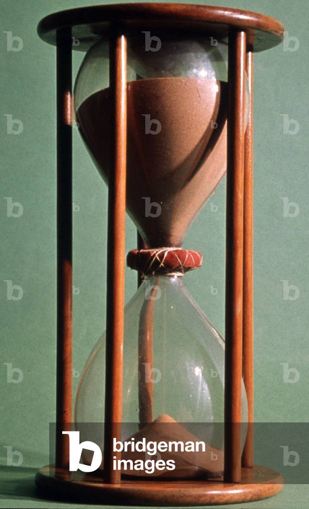 Hourglass, France, 18th century (photo)