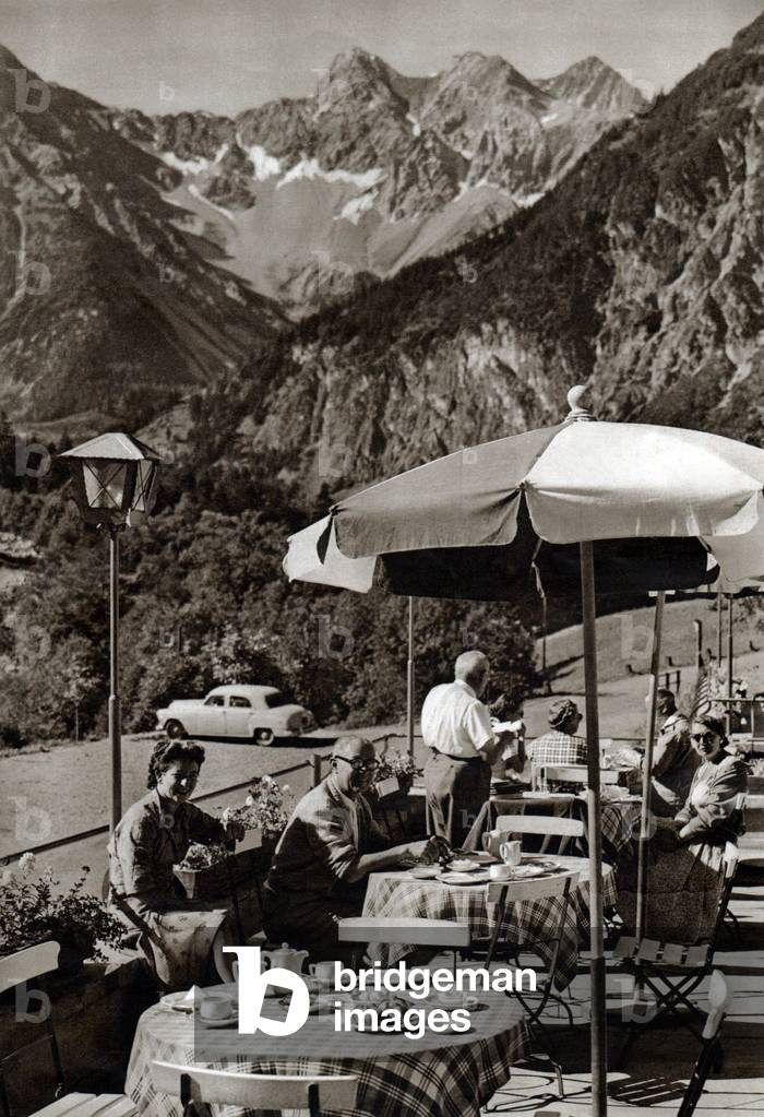 Lunch tourists in a cafe in Bludenz, c1930-1935 (photo)