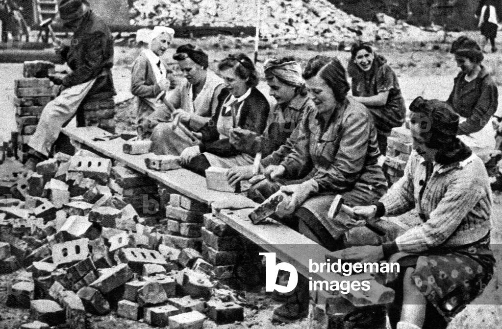 Reconstruction of Berlin, recovery of bricks, 1945 (b/w photo)