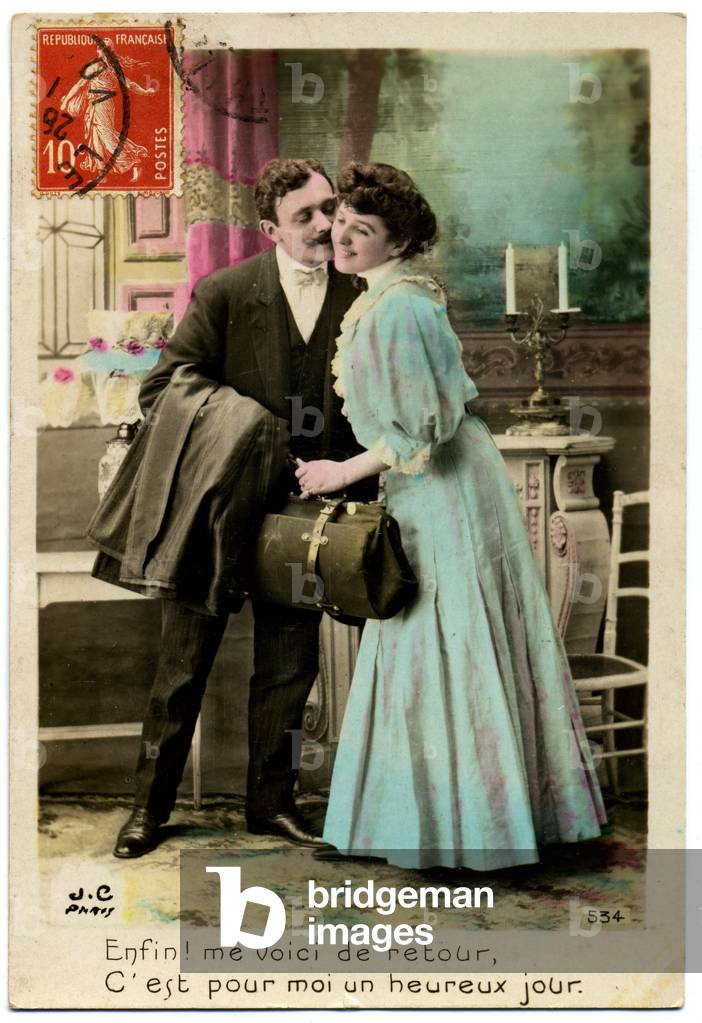 Lifestyle. Husband back from a journey. Kitsch postcard, France, c.1910 (postcard)