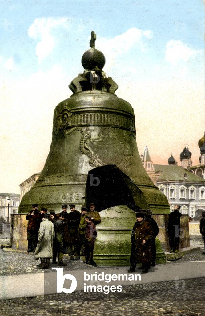 the biggest bell in the Kremlin, Moscow, c. 1920-1930, postcard