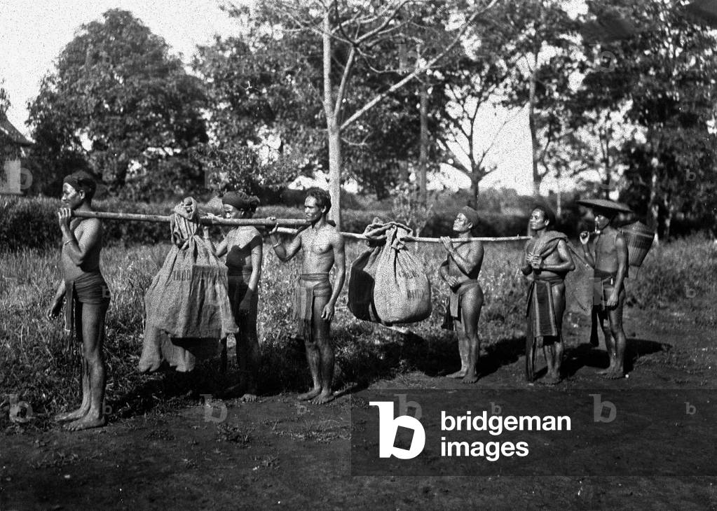 Transport of mails by carrier in Tonkin, c.1920 (b/w photo)
