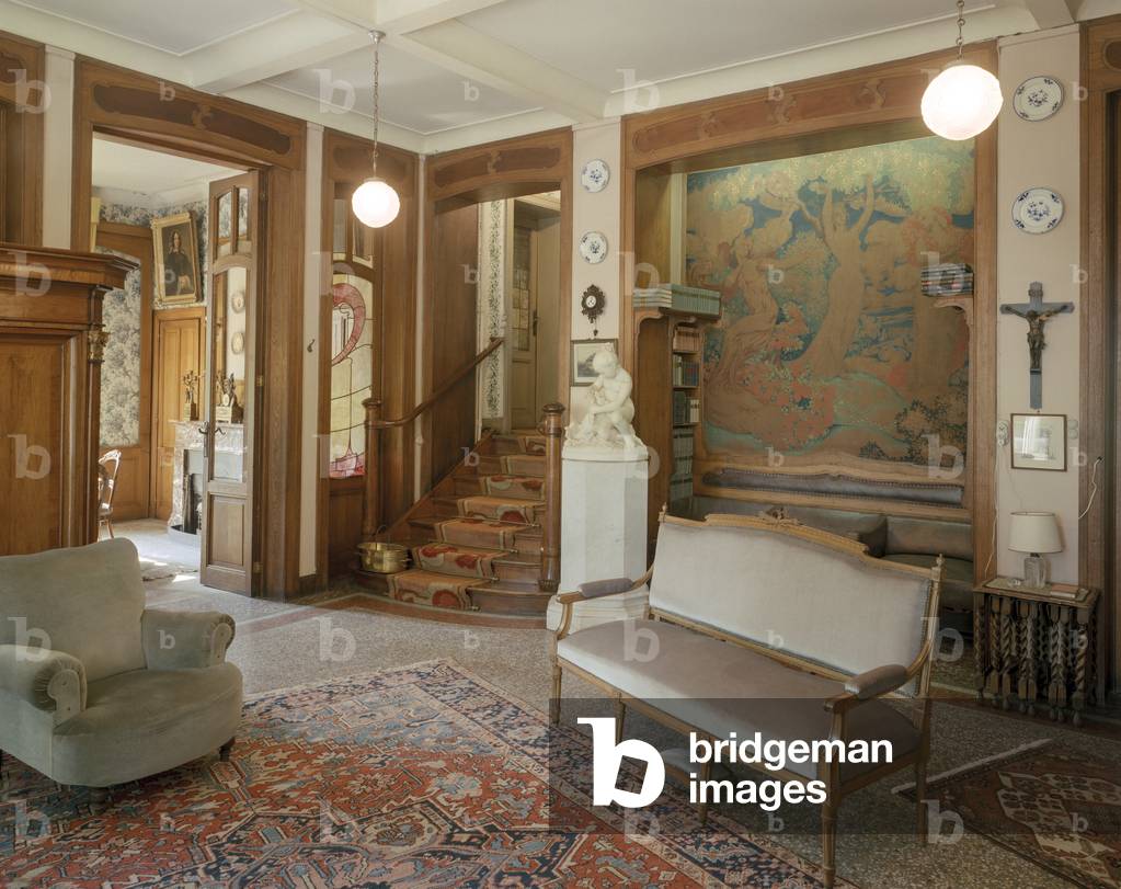 Entrance hall looking towards staircase, Villa Carpentier, 9 Chaussee De Tournai, Renaix, 1899 (photo)