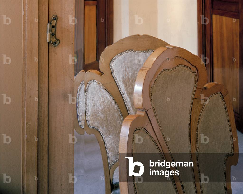 Chair and mirror detail second floor, Maison and Atelier Horta, 23-25 Rue Americaine, Brussels, 1898-1901. Now the Horta Museum (photo)