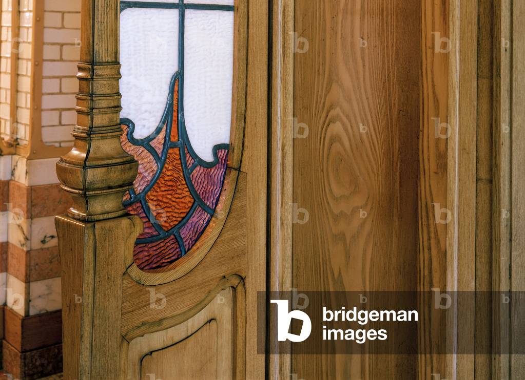 Hardwood doorcasing detail in dining room, Maison and Atelier Horta, 23-25 Rue Americaine, Brussels, 1898-1901. Now the Horta Museum (photo)