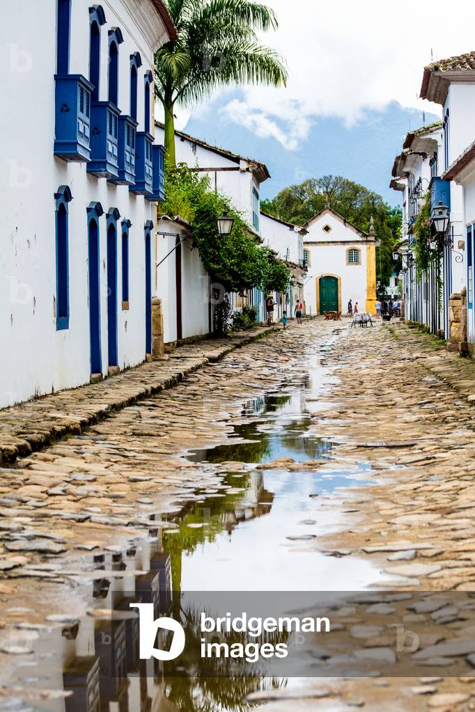 Part tide flooded colonial era street, Historic Center District, Paraty, Brazil, March 2018 (photo)