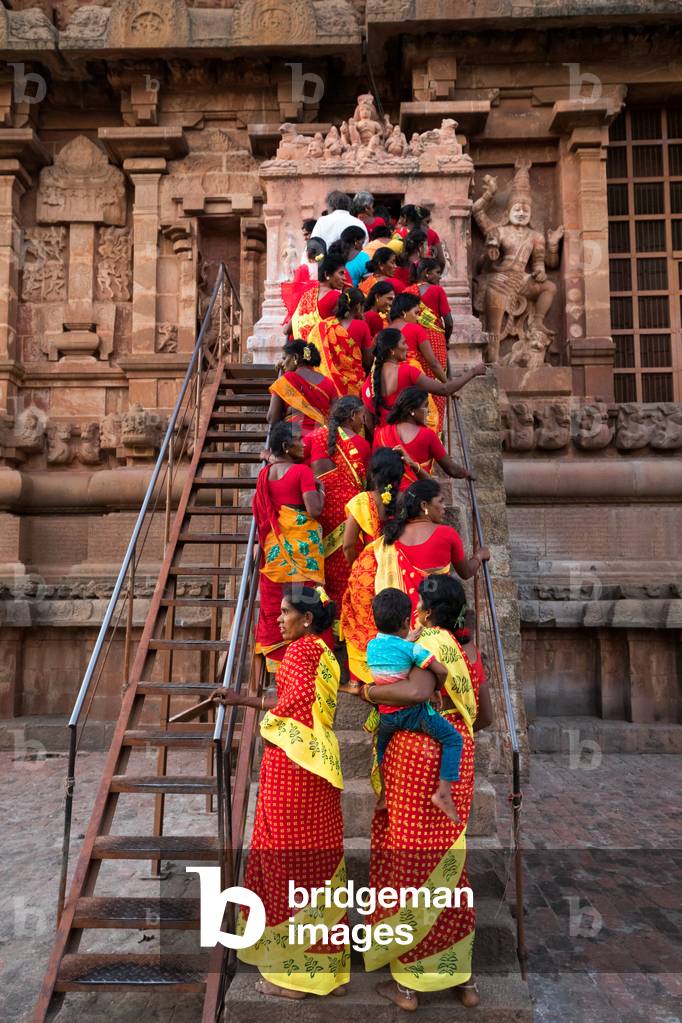 Pilgrims, Brihadisvara Temple, Thanjavur (Tanjore), Tamil Nadu, India, February 2019 (photo)