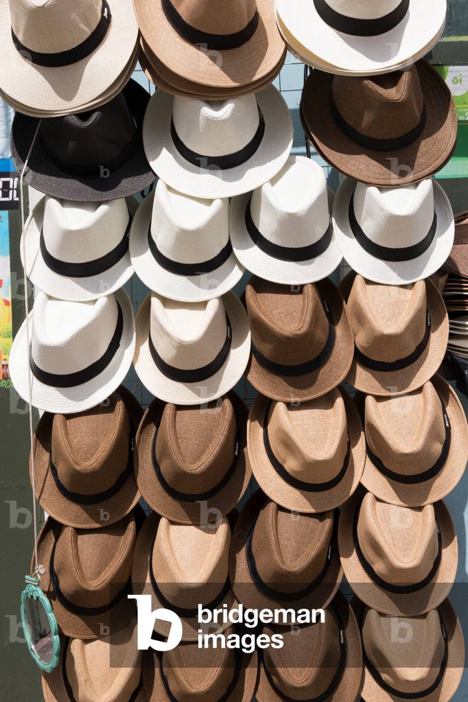 Panama hats for sale,  Cidade Alte, Historic Centre, Salvador de Bahia, Brazil, March 2018 (photo)