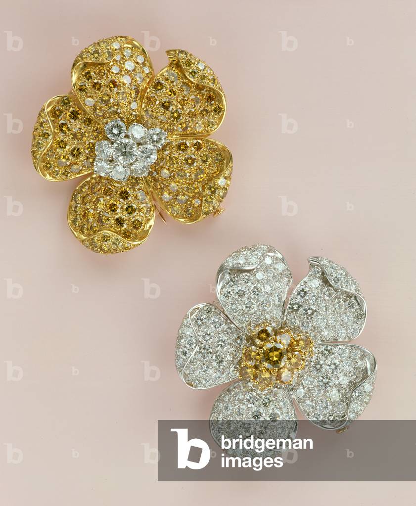 Pair of flower-head brooches (diamond)