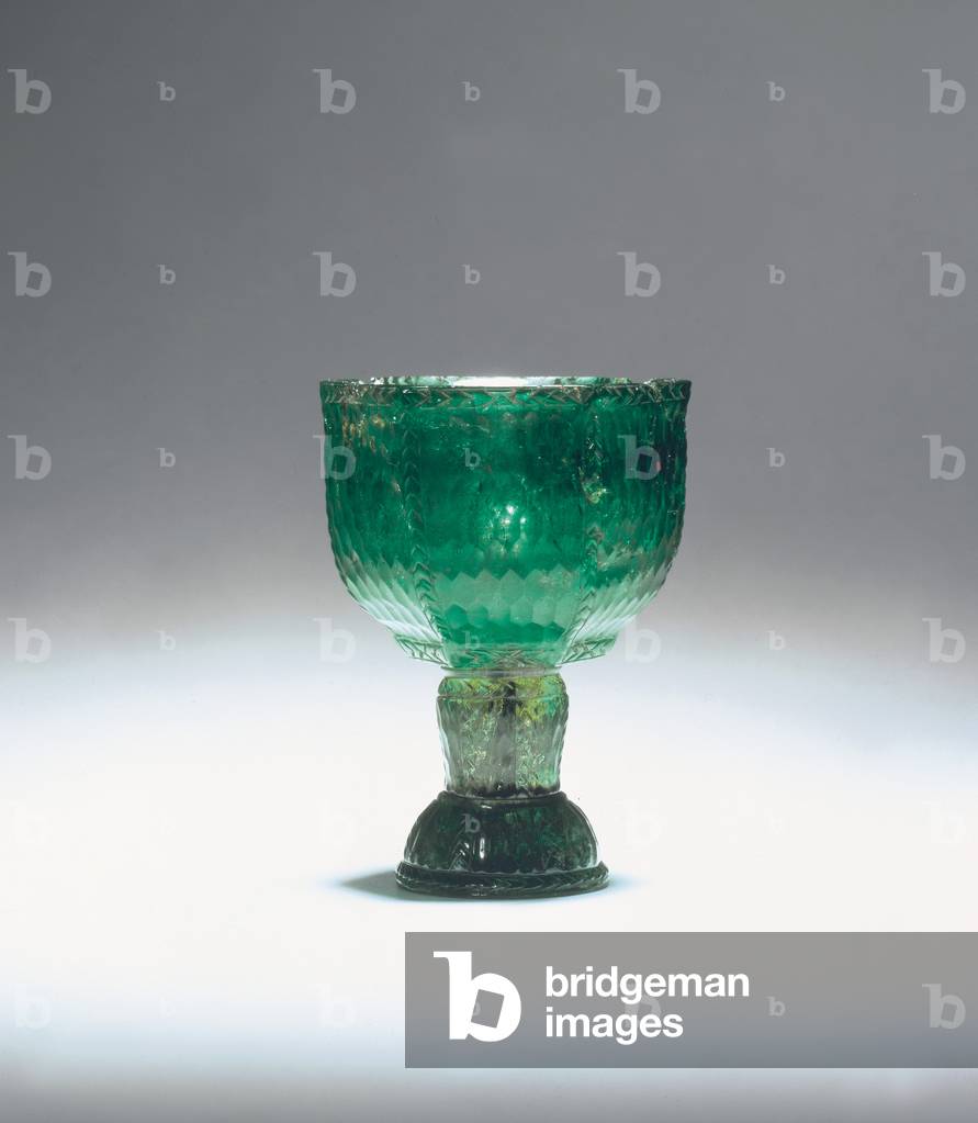 Mughal wine cup, period of Jahangir, 1605-27 (emerald, gold & enamel) (see also 779491, 779484-5)