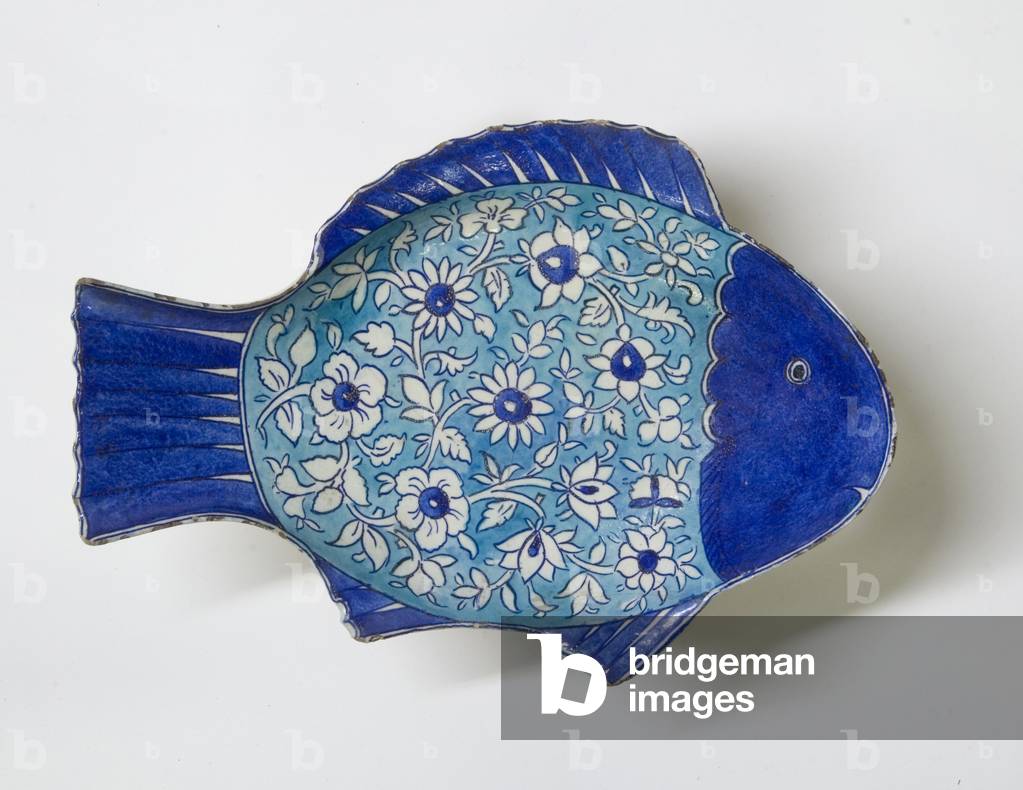 A fish shape pottery vessel (ceramic)