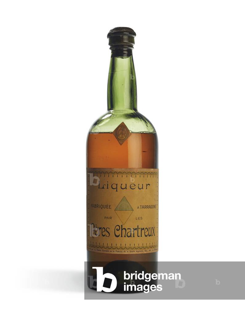 Chartreuse Jaune, Pères Chartreux, Tarragone, 1904-29 (glass bottle with label)