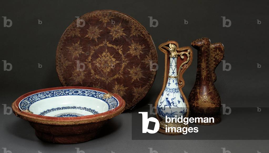 Mounted Chinese ewer and dish in original cases, Augsburg, c.1655-60 (porcelain, silver-gilt & tooled leather) (see also 1153959)