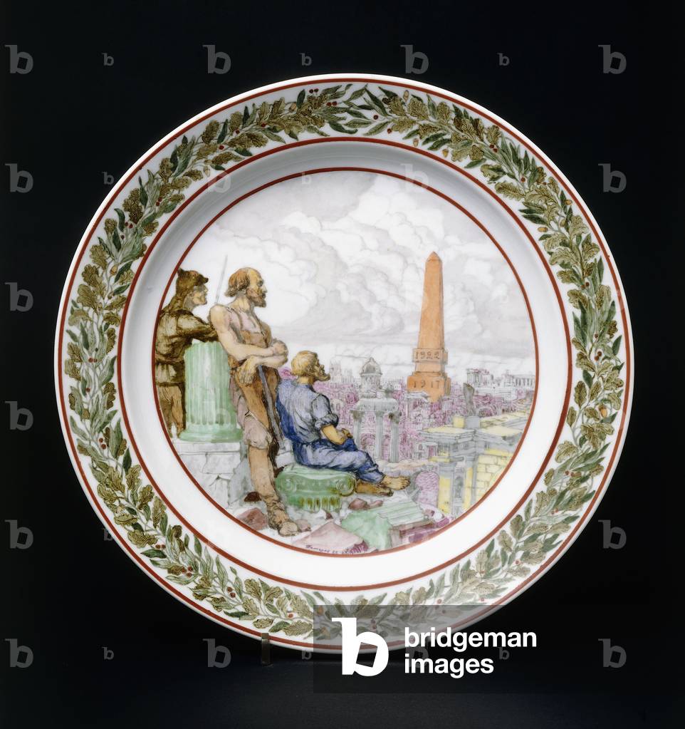 A Soviet propaganda porcelain dish, depicting a soldier of the Red Army, a worker and a peasant, 1922 (porcelain)