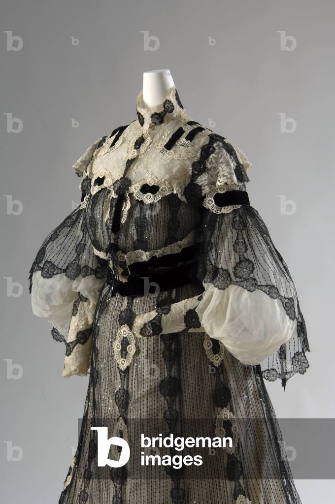 Evening dress, 1902 (side oblique partial view), Silk lace, silk net, sequins, glass beads, silk velvet trim, Henriette Favre, Paris