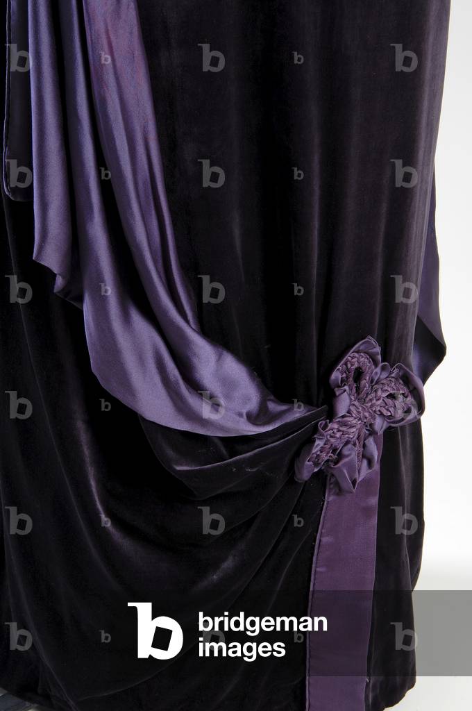 Afternoon dress, 1910 (detail view of sash near hem), Silk velvet, silk satin, silk lace, Jeanne Paquin, France