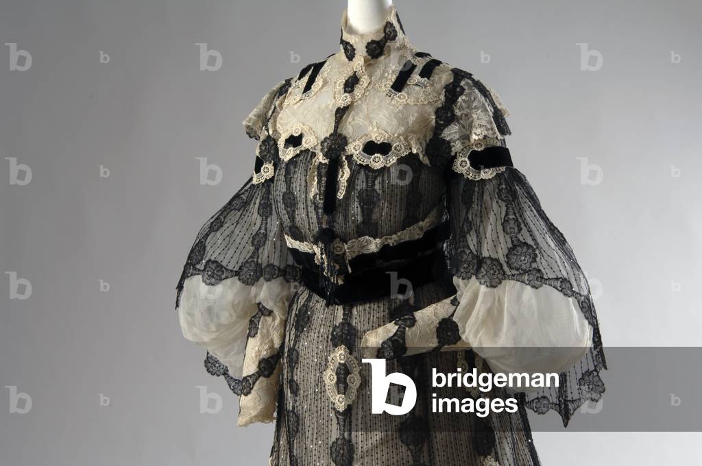 Evening dress, 1902 (side oblique partial view), Silk lace, silk net, sequins, glass beads, silk velvet trim, Henriette Favre, Paris