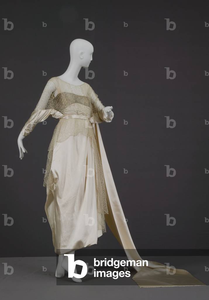 Wedding dress and detachable train, 1919 (front oblique view), Silk satin, gold lamé, lace, Maker unknown