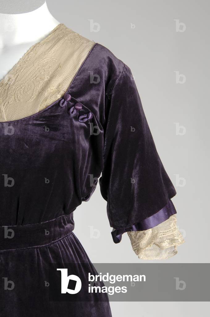 Afternoon dress, 1910 (partial view of shoulder and sleeve), Silk velvet, silk satin, silk lace, Jeanne Paquin, France