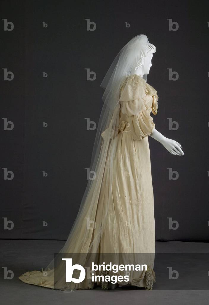 Wedding dress, 1892 (side view, with veil), Silk crepe, chiffon, ribbon, fabric flowers, S. M. Greenman, Chicago