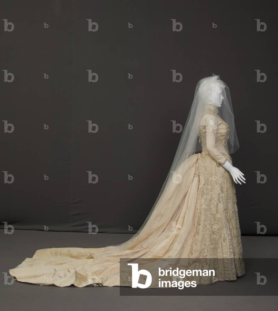 Wedding dress and veil, 1887 (side view), Silk faille, net, lace, pearl, E. E. Holland, Chicago