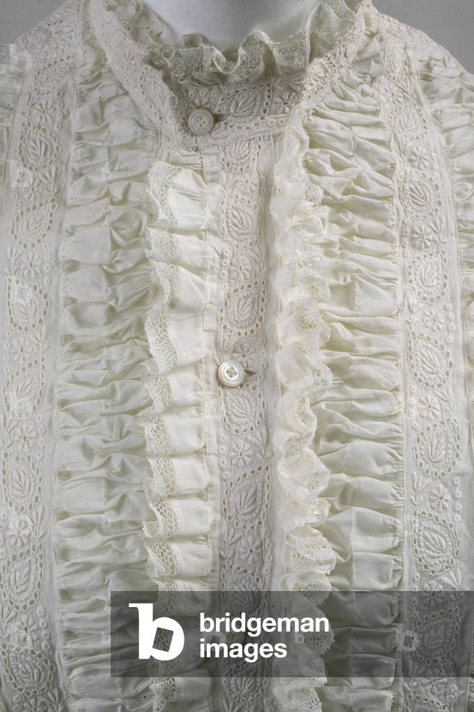 Wedding-night nightgown, 1866 (view of collar detail), Cotton batiste, cotton thread embroidery, No label