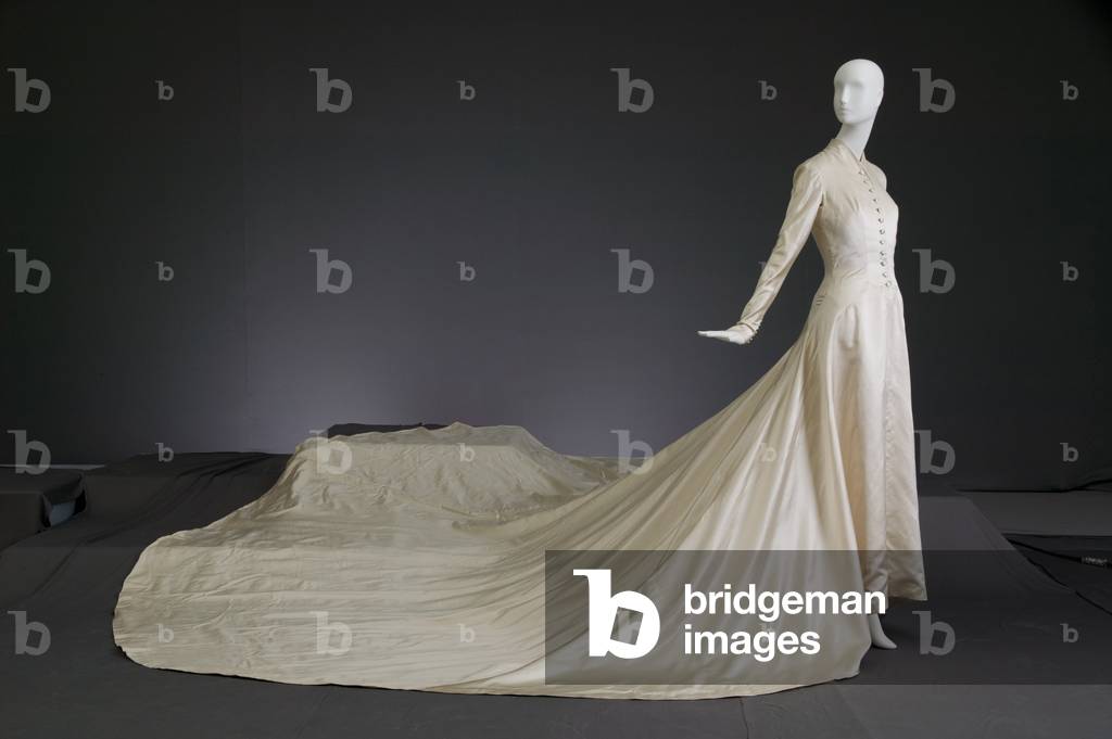 Wedding gown, 1950, Silk satin, Antonio Canovas del Castillo for Elizabeth Arden, New York