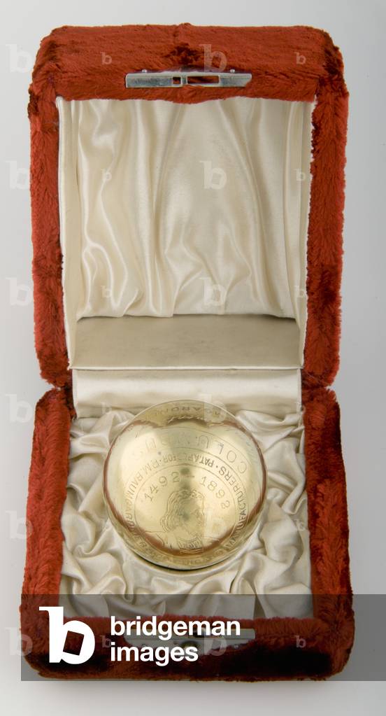 Egg puzzle and case belonging to Bertha palmer, 1893, Yellow metal (apparently gold), silk satin, silk plush, P. M. Baumgardner & Co., Chicago
