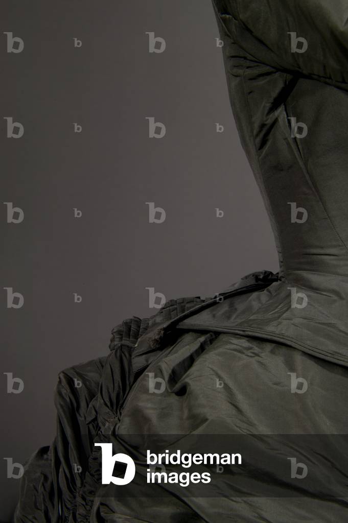 Wedding dress, 1875 (close-up view featuring bustle), Silk faille, velvet