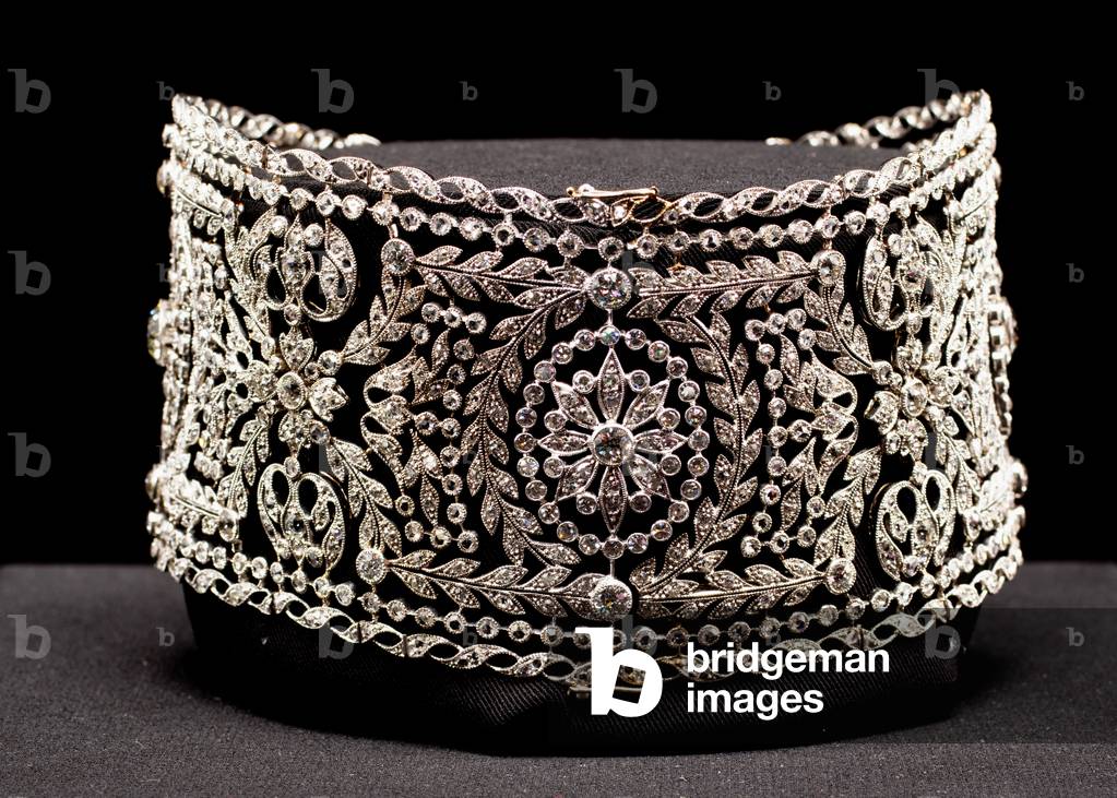 Choker-style necklace of platinum and diamonds, worn by Mrs. Potter Palmer I, née Bertha Honoré, 1900.