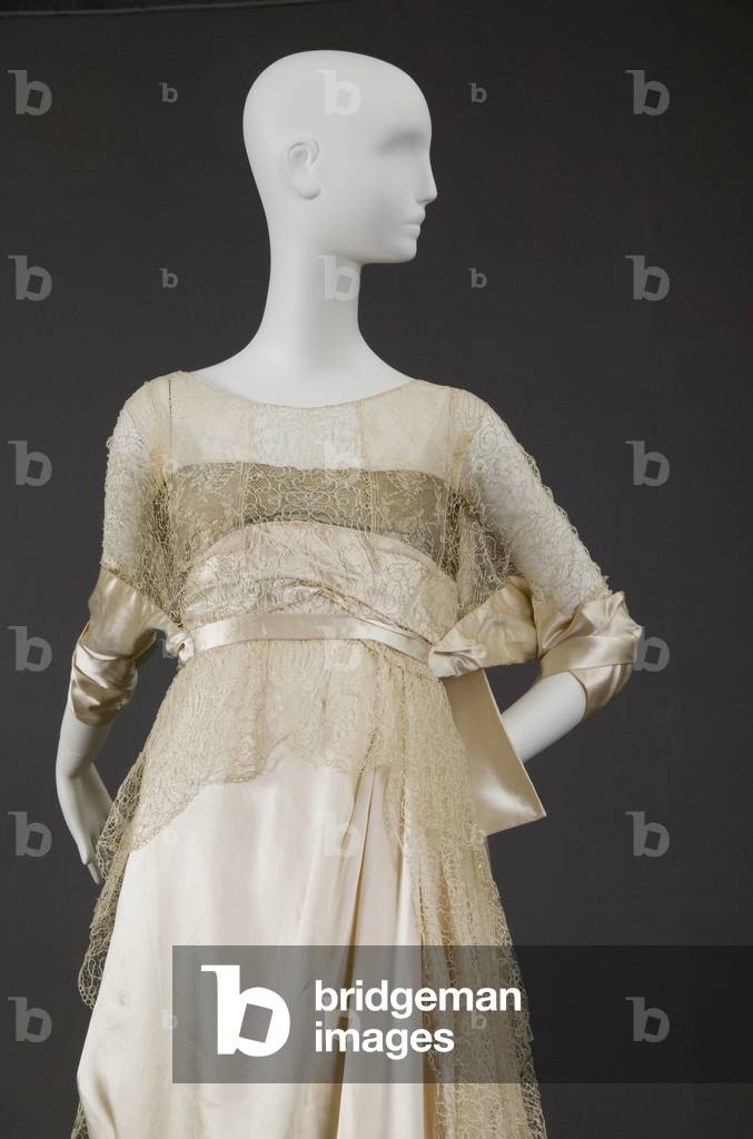 Wedding dress and detachable train, 1919 (front detail view), Silk satin, gold lamé, lace, Maker unknown