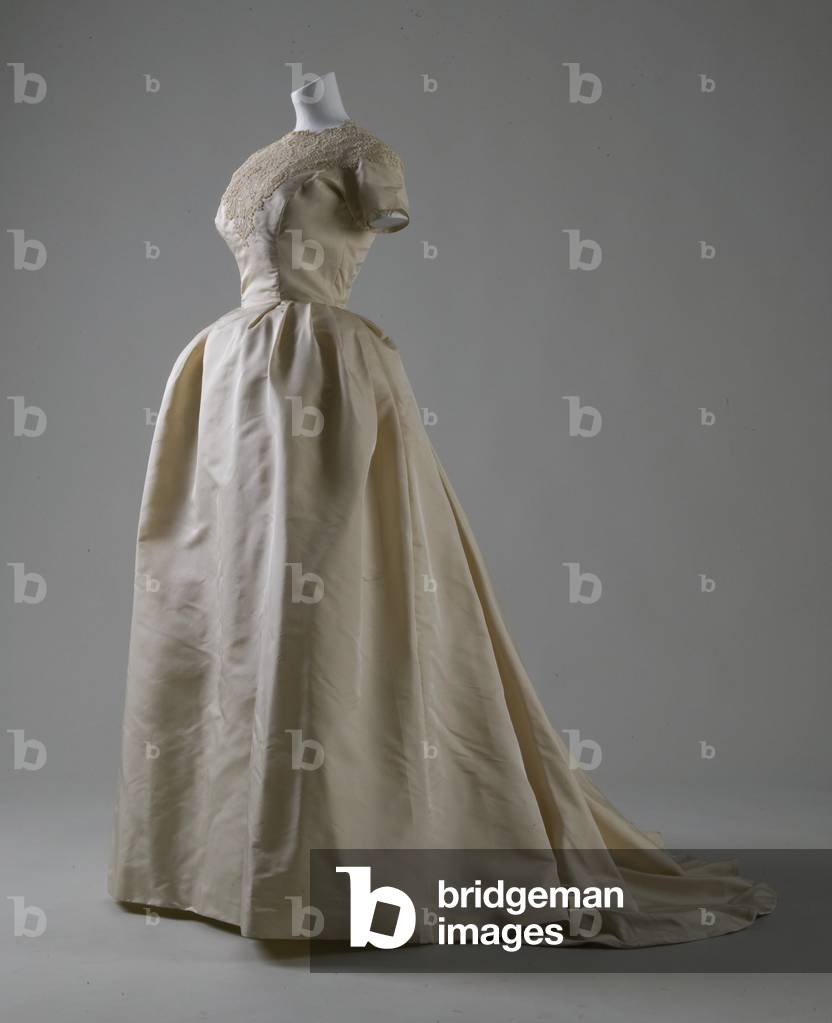 Wedding dress, 1959 (front oblique view), Silk taffeta, lace, Helen Rose