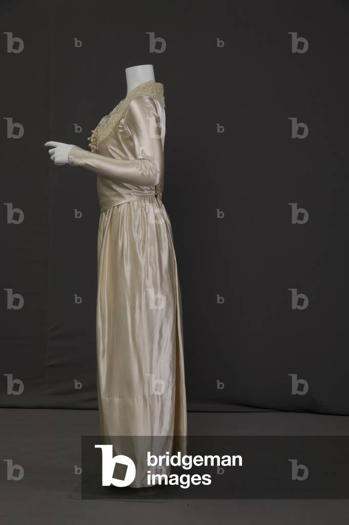 Wedding dress, 1918 (side view), Silk satin, lace, silk flowers, Lucile, Chicago