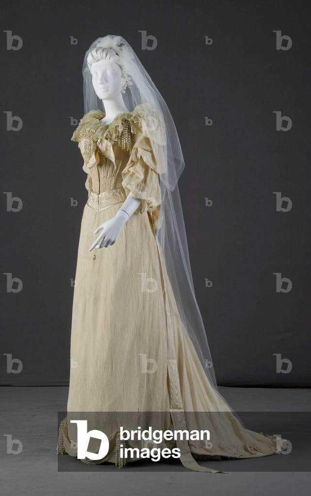 Wedding dress, 1892 (front oblique view, with veil), Silk crepe, chiffon, ribbon, fabric flowers, S. M. Greenman, Chicago