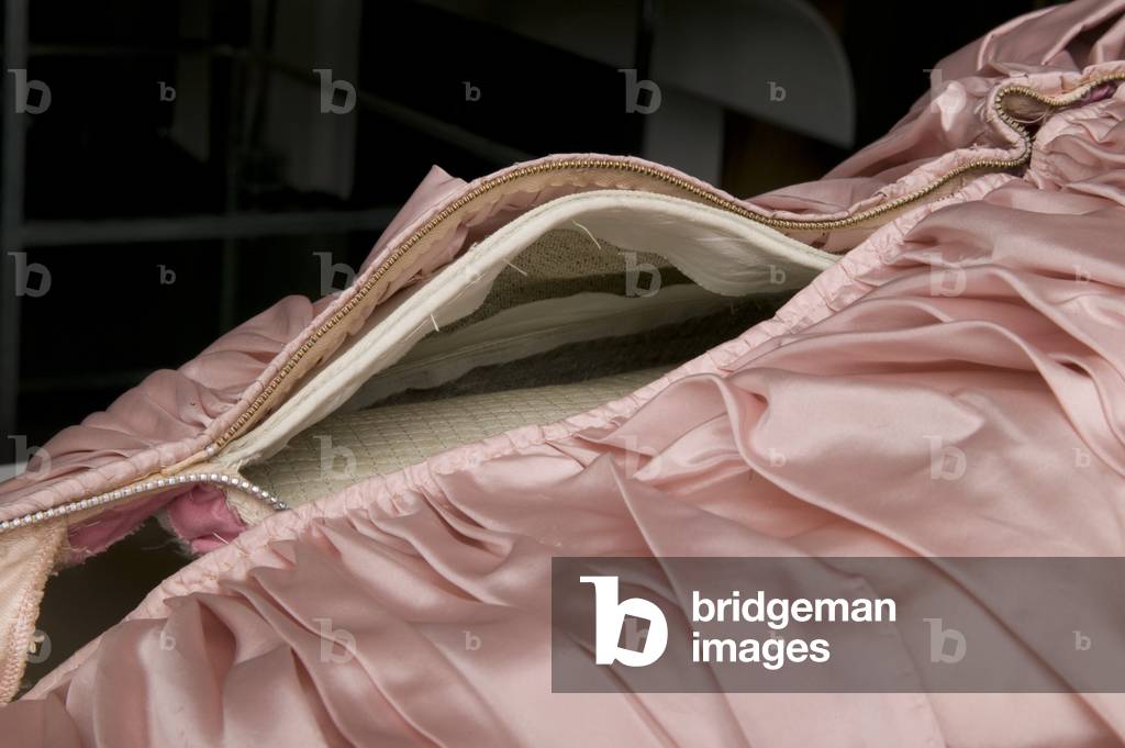 Evening dress, Tree, 1957 (detail view looking inside center back zipper at hip), Silk taffeta, Charles James, New York