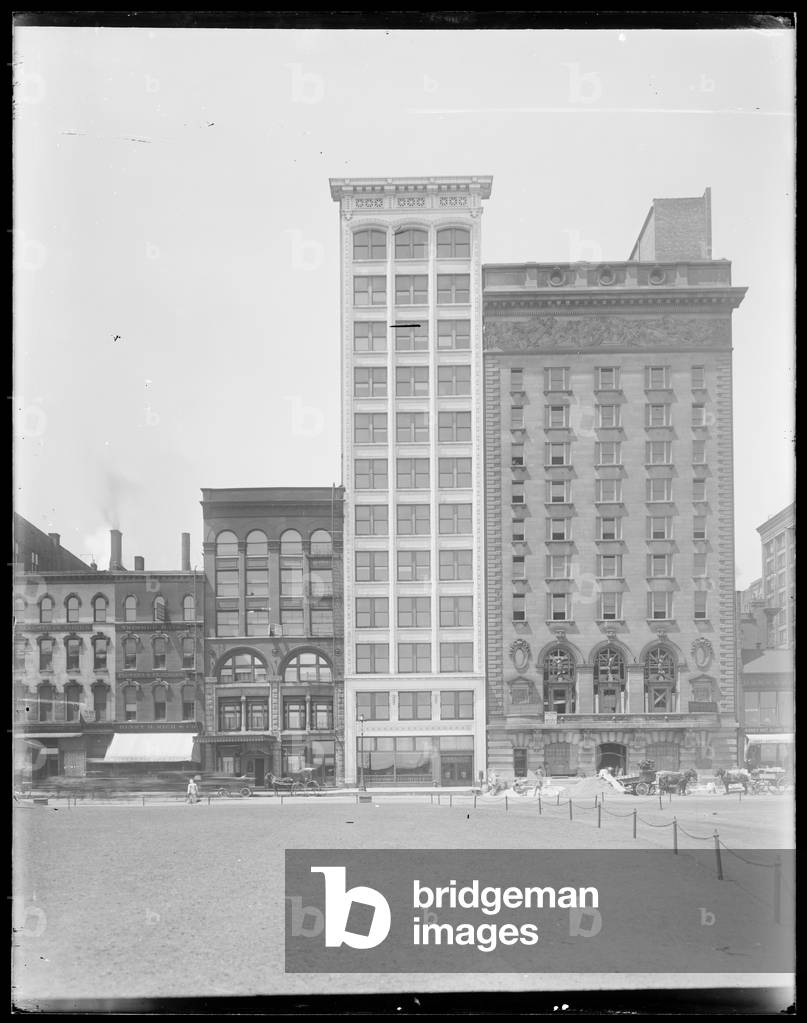 Lake View Building, designed by Jenny, Mundie and Jensen, at 116 South Michigan Avenue, Chicago, Illinois, 1906 (b/w photo)