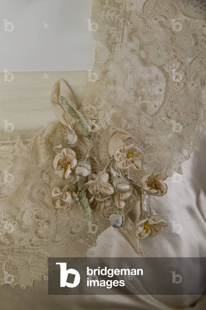 Wedding dress, 1918 (detail view of fabric flowers), Silk satin, lace, silk flowers, Lucile, Chicago