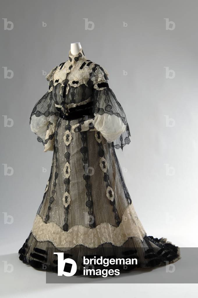 Evening dress, 1902 (side oblique view), Silk lace, silk net, sequins, glass beads, silk velvet trim, Henriette Favre, Paris